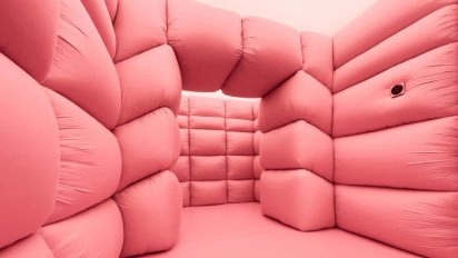 Soft pink inflatable corridor installation from Dreams by Andrés Reisinger, Moco Museum Amsterdam.