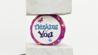 Thinking of You d’Adam Parker Smith, sculpture cœur bonbon exposée à Amsterdam