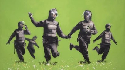 Banksy's Beanfiels, stenciled agenten hand in hand op groene achtergrond