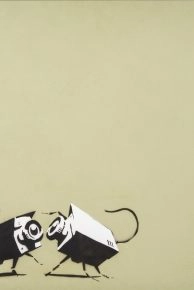Opera in stile graffiti di Banksy con due topi che lottano al Moco Museum Barcelona Opera in stile graffiti di Banksy con due topi che lottano al Moco Museum Barcelona