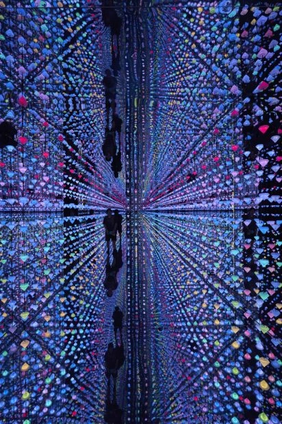 Multicolor mirrored infinity room by Studio Irma at Moco Museum Amsterdam