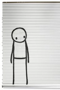 Little Friend van STIK, minimalistische stickman-tekening op gegolfd metaal, uit Hedendaagse Meesters Amsterdam, Moco Museum Amsterdam. Little Friend van STIK, minimalistische stickman-tekening op gegolfd metaal, uit Hedendaagse Meesters Amsterdam, Moco Museum Amsterdam.