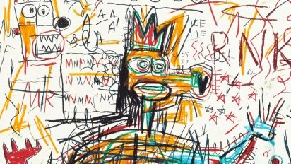 Figure Portfolio de Basquiat, figure expressive avec couronne en couleurs vives, visible à Amsterdam.