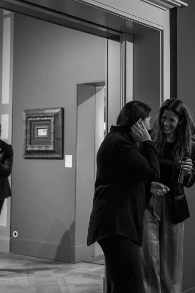 Marina Abramovic met Kim, oprichter van Moco Museum, tijdens haar bezoek aan Moco Museum Amsterdam. Marina Abramovic met Kim, oprichter van Moco Museum, tijdens haar bezoek aan Moco Museum Amsterdam.