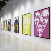 Opere pop art colorate di Robbie Williams al Moco Museum Barcelona.
